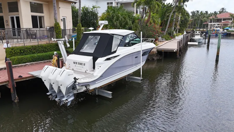 Slide: The Image of Sea Ray Sundancer 320 Outboard 2022 - 2