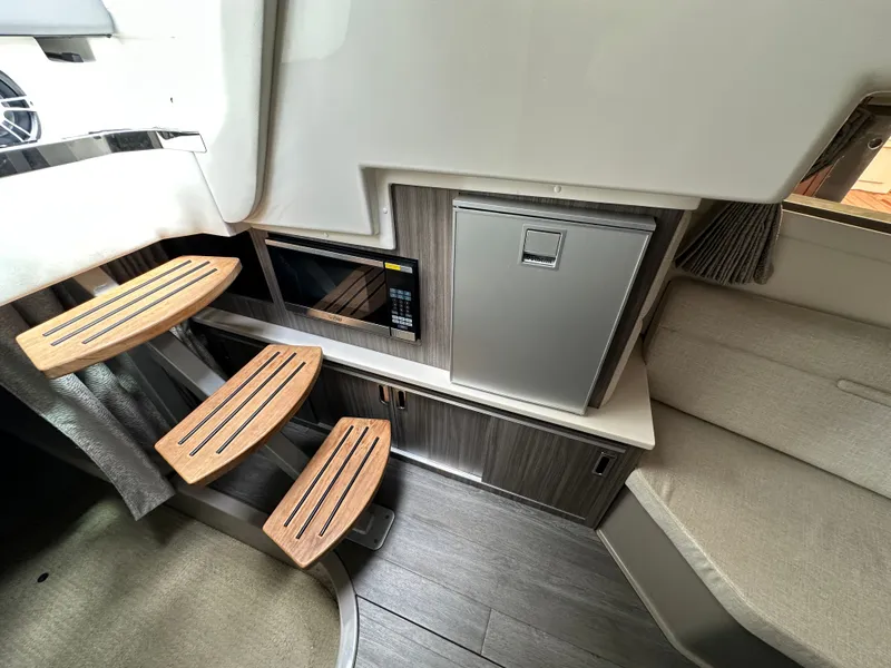 Slide: The Image of Sea Ray Sundancer 320 Outboard 2022 - 22