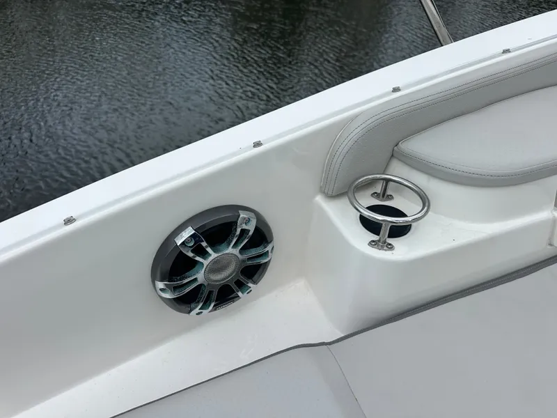 Slide: The Image of Sea Ray Sundancer 320 Outboard 2022 - 36