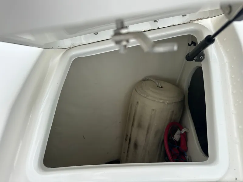 Slide: The Image of Sea Ray Sundancer 320 Outboard 2022 - 37