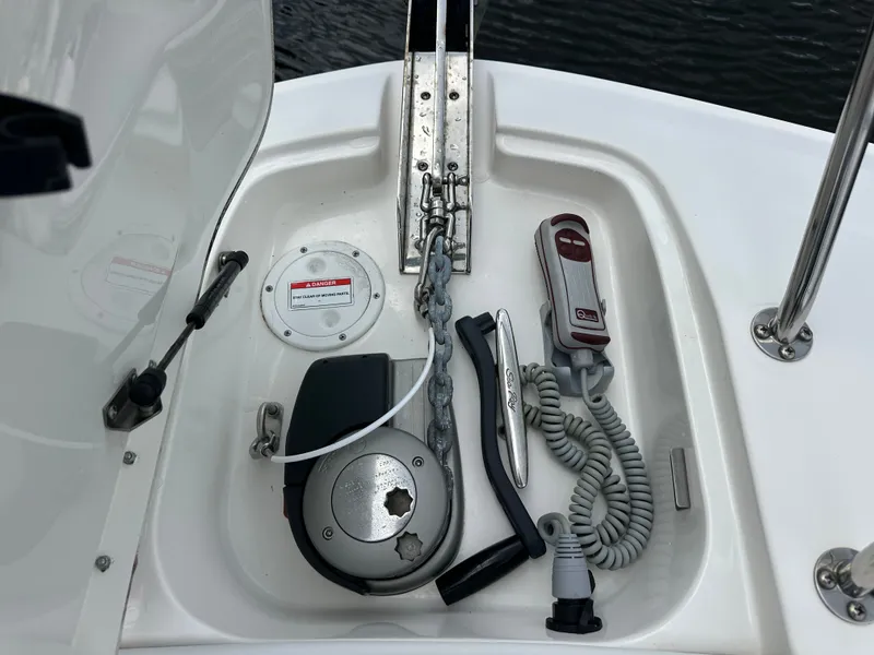 Slide: The Image of Sea Ray Sundancer 320 Outboard 2022 - 38