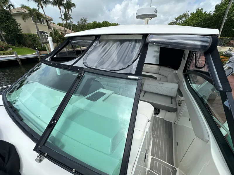 Slide: The Image of Sea Ray Sundancer 320 Outboard 2022 - 40
