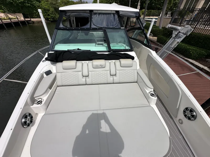 Slide: The Image of Sea Ray Sundancer 320 Outboard 2022 - 41