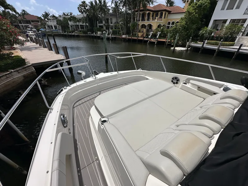 Slide: The Image of Sea Ray Sundancer 320 Outboard 2022 - 42