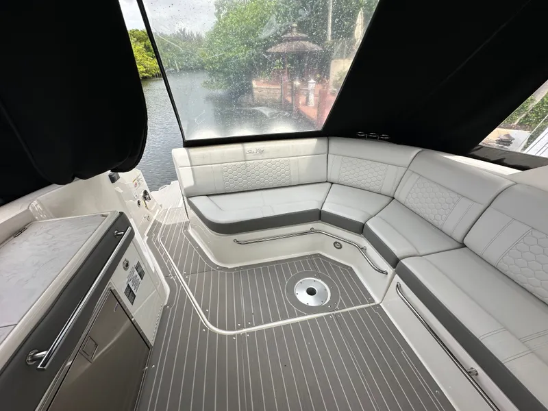 Slide: The Image of Sea Ray Sundancer 320 Outboard 2022 - 45