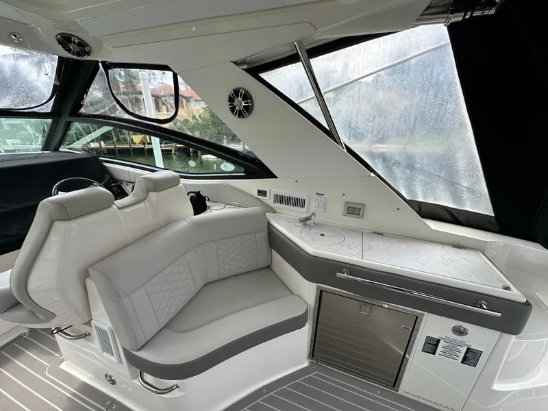 Slide: The Image of Sea Ray Sundancer 320 Outboard 2022 - 46
