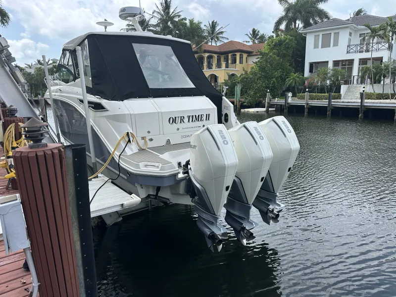 Slide: The Image of Sea Ray Sundancer 320 Outboard 2022 - 47