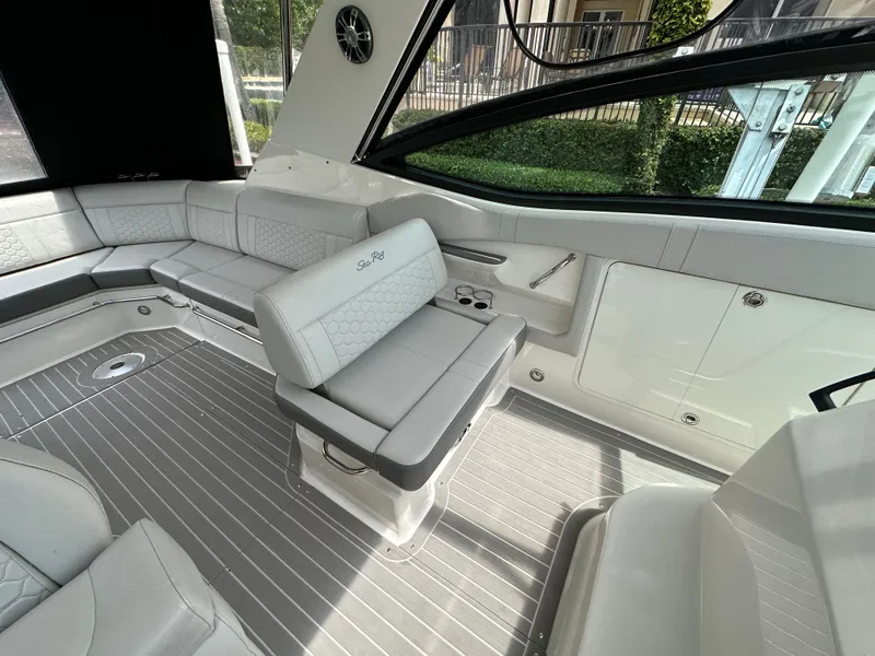 Slide: The Image of Sea Ray Sundancer 320 Outboard 2022 - 5