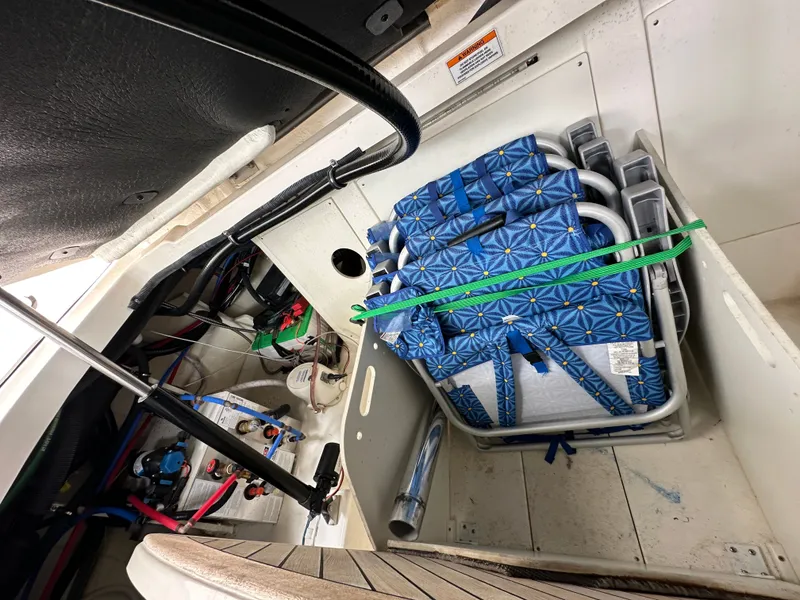 Slide: The Image of Sea Ray Sundancer 320 Outboard 2022 - 8
