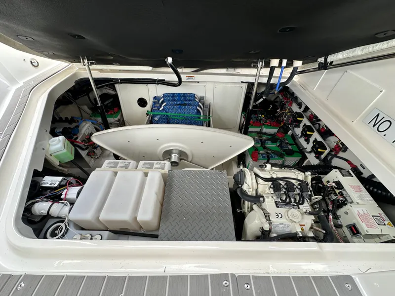 Slide: The Image of Sea Ray Sundancer 320 Outboard 2022 - 9