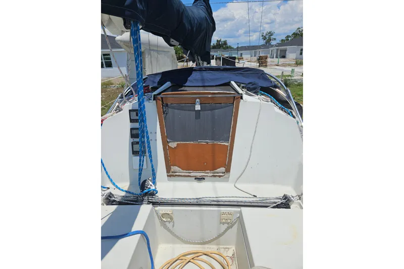 Slide: The Image of 1986 C & C 29 SL sailboat cockpit with ropes and wooden hatch. - 20