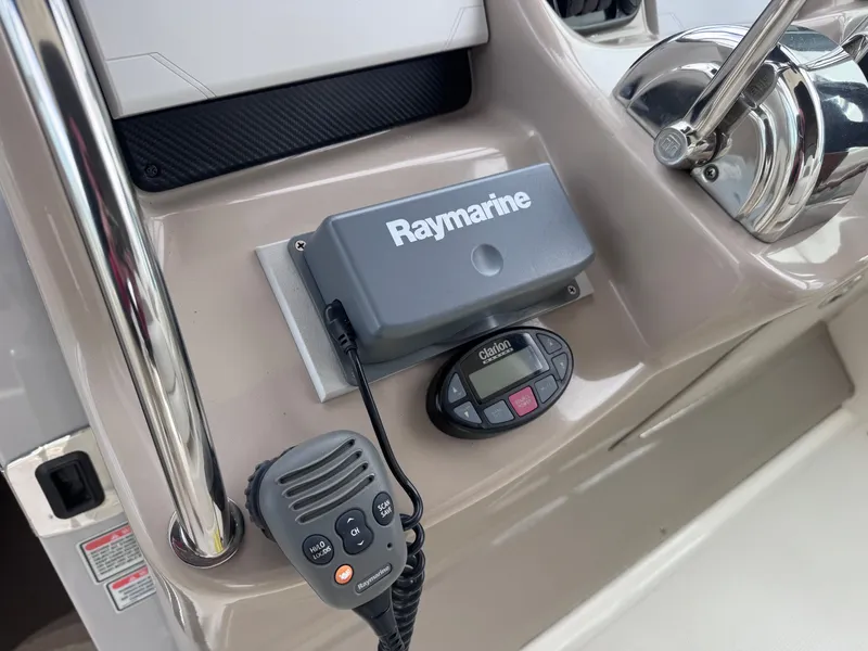 Slide: The Image of Sea Ray 340 Sundancer 2004 - 15