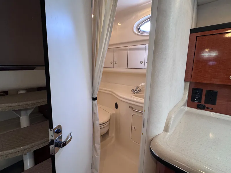 Slide: The Image of Sea Ray 340 Sundancer 2004 - 36