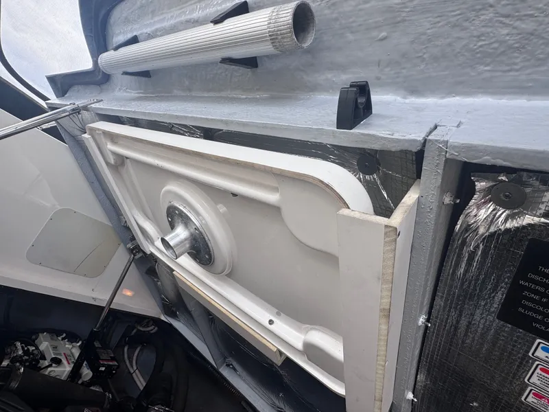 Slide: The Image of Sea Ray 340 Sundancer 2004 - 49