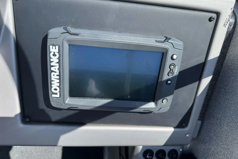 Slide: The Image of Lowrance fish finder on 2018 Ranger 1880MS boat dashboard. - 18