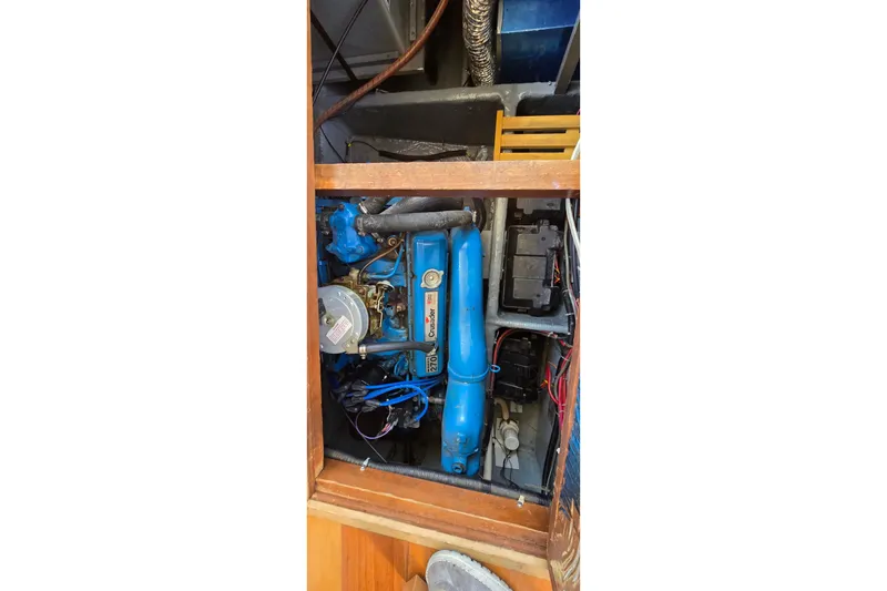 Slide: The Image of Engine compartment of 1985 Carver 3207 Aft Cabin Yacht. - 34