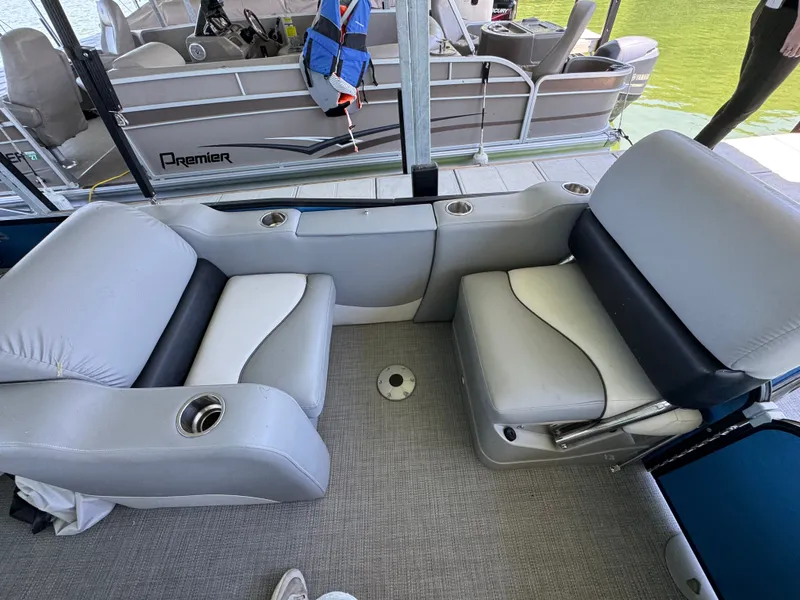 Slide: The Image of Manitou 230 Encore SR SHP 2018 - 23
