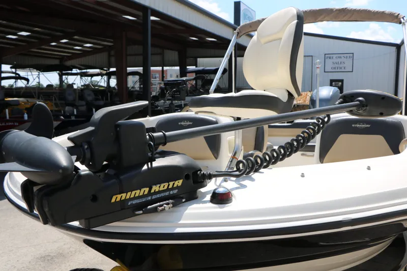 Slide: The Image of 2018 Stingray 182 SC boat with Minn Kota motor. - 15