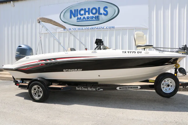 Slide: The Image of 2018 Stingray 182 SC boat at Nichols Marine. - 2