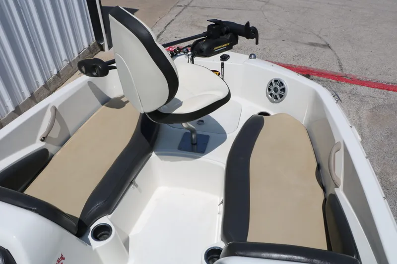 Slide: The Image of Interior of a 2018 Stingray 182 SC boat with seating. - 22