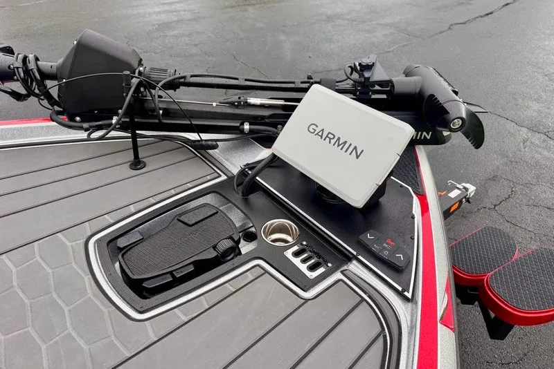 Slide: The Image of 2026 Ranger Z521R Cup-Equipped boat with Garmin navigation system on deck. - 42