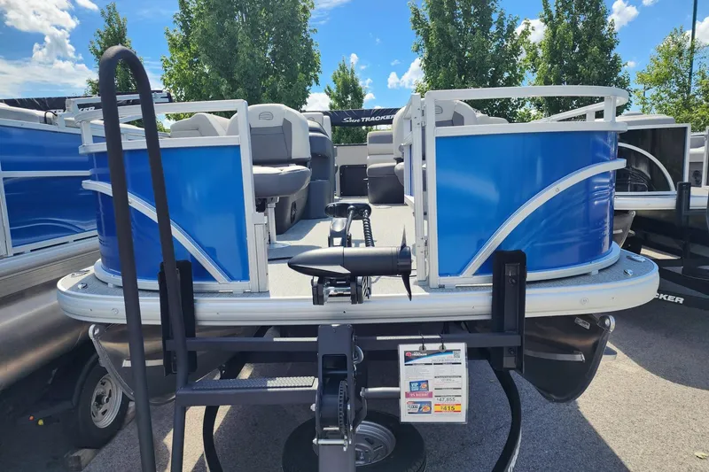 Slide: The Image of Sun Tracker Fishin' Barge 20 DLX 2026 - 6