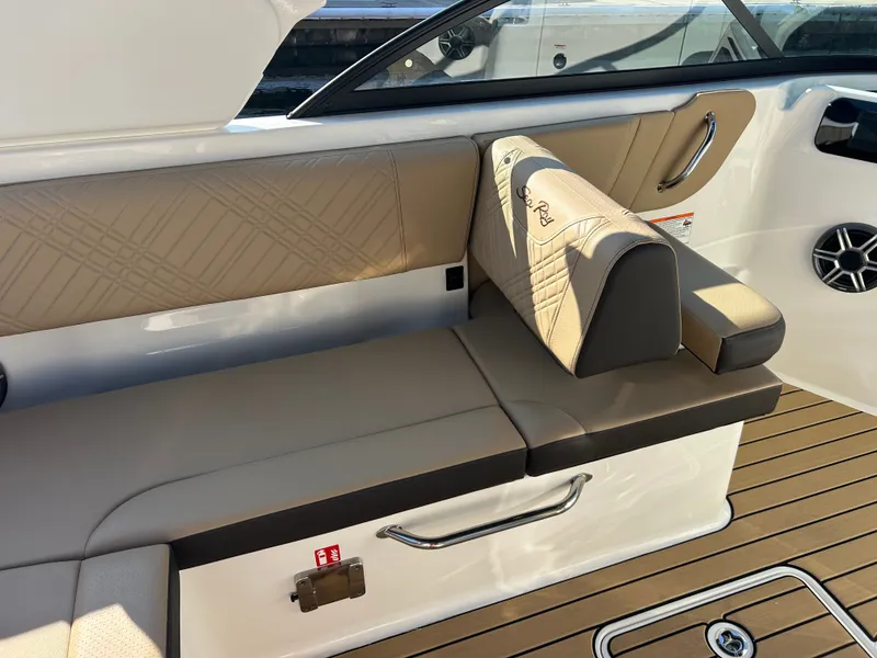 Slide: The Image of Sea Ray SDX 230 Outboard 2026 - 13