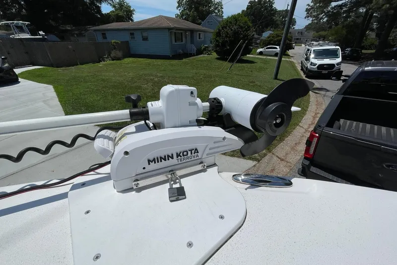 Slide: The Image of Minn Kota Terrova trolling motor on 2022 Sea Fox 288 Commander boat - 22