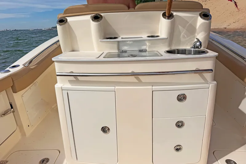 Slide: The Image of Scout 305 LXF 2021 with onboard kitchenette and sink. - 4