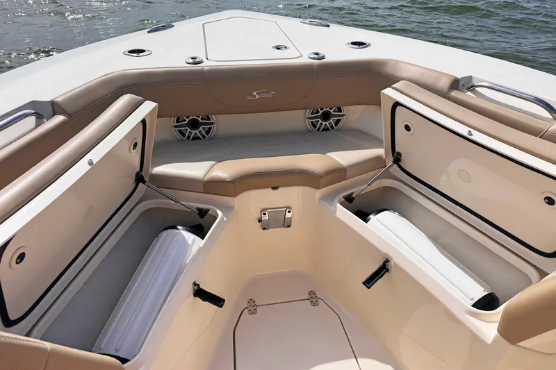 Slide: The Image of Scout 305 LXF 2021 - 6