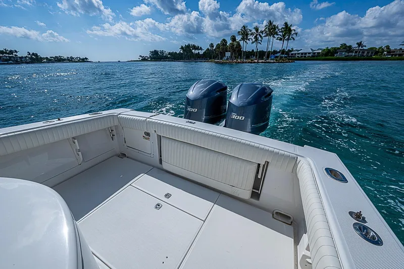 Slide: The Image of 2007 Jupiter 29 FS boat with dual 300 horsepower engines cruising on a sunny day. - 14