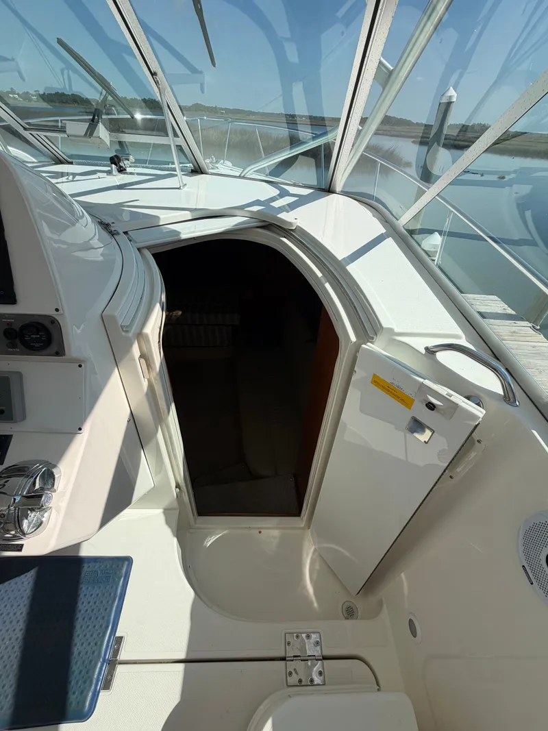 Slide: The Image of 2005 Rampage 33 Express boat cabin with open door. - 28