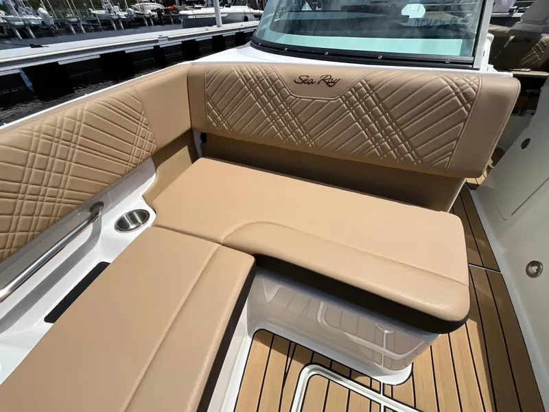 Slide: The Image of Sea Ray SDX 270 Outboard 2027 - 18