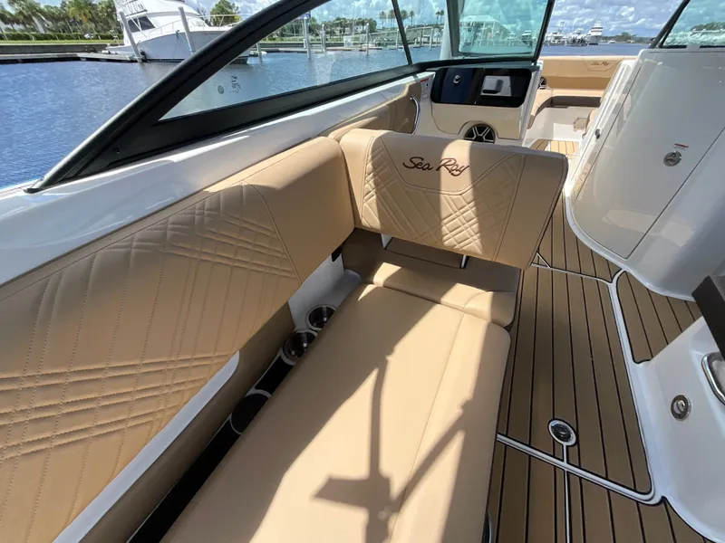Slide: The Image of Sea Ray SDX 270 Outboard 2027 - 13