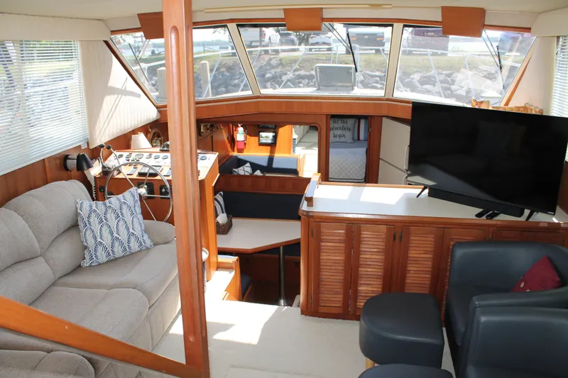 Slide: The Image of Interior of 1987 Chris-Craft 427 Catalina yacht with cozy seating and large windows. - 27