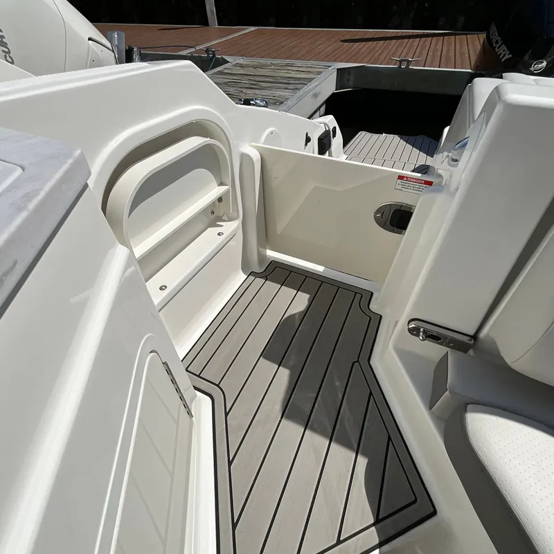 Slide: The Image of Sea Ray SDX 290 Outboard 2027 - 7