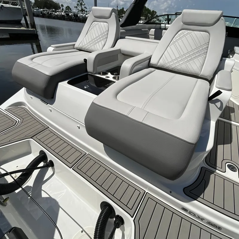 Slide: The Image of Sea Ray SDX 290 Outboard 2027 - 3
