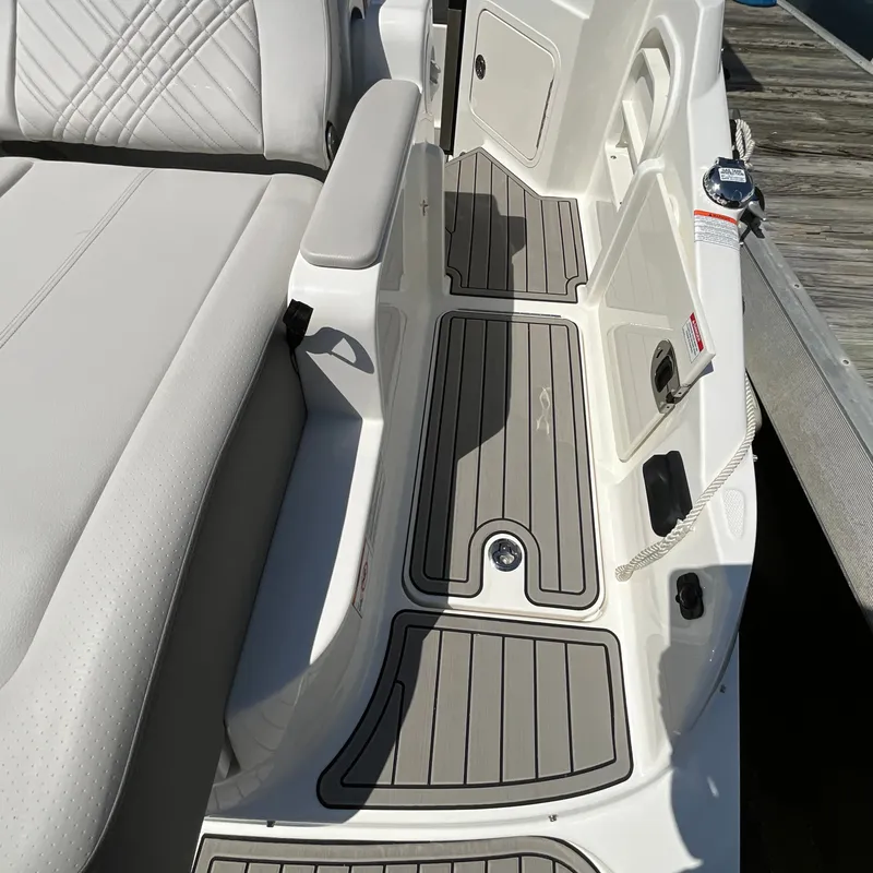 Slide: The Image of Sea Ray SDX 290 Outboard 2027 - 6