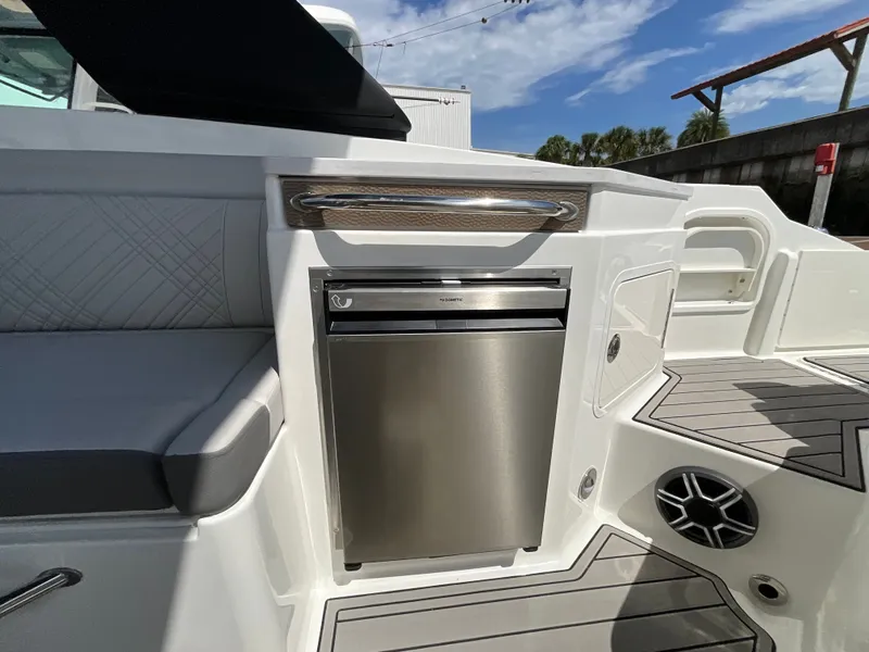 Slide: The Image of Sea Ray SDX 290 Outboard 2027 - 15