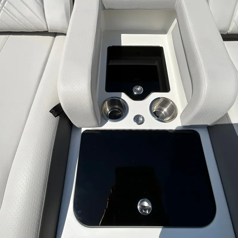 Slide: The Image of Sea Ray SDX 290 Outboard 2027 - 4