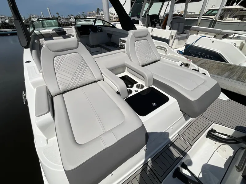 Slide: The Image of Sea Ray SDX 290 Outboard 2027 - 13