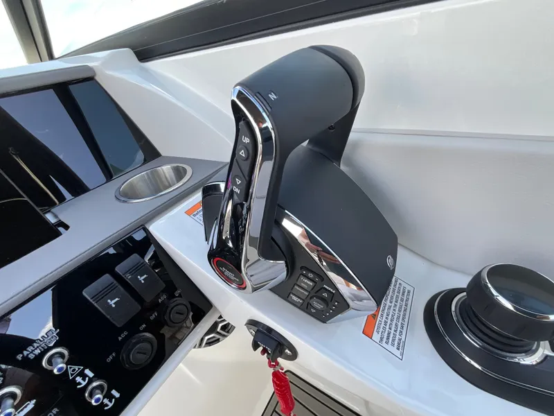 Slide: The Image of Sea Ray SDX 290 Outboard 2027 - 9