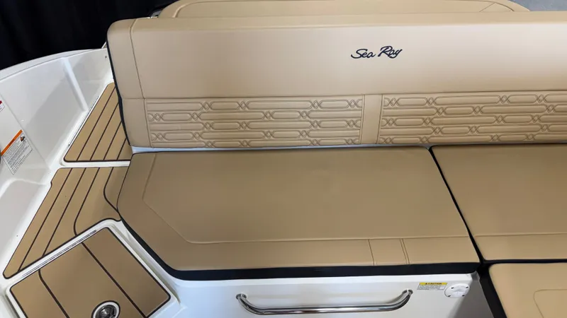 Slide: The Image of Sea Ray SPX 210 2026 - 34