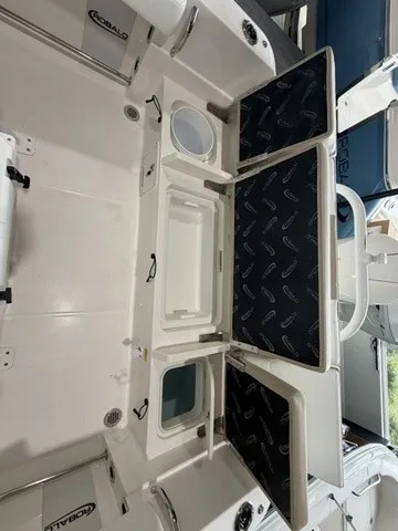 Slide: The Image of Robalo R232 Explorer 2026 - 5