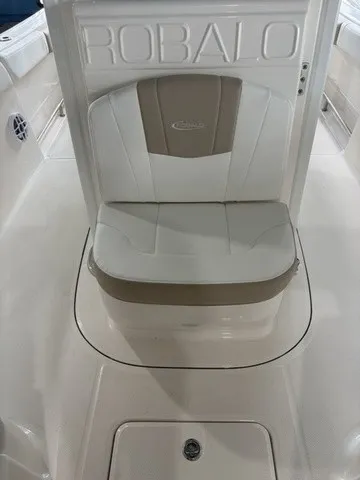 Slide: The Image of Robalo R232 Explorer 2026 - 9