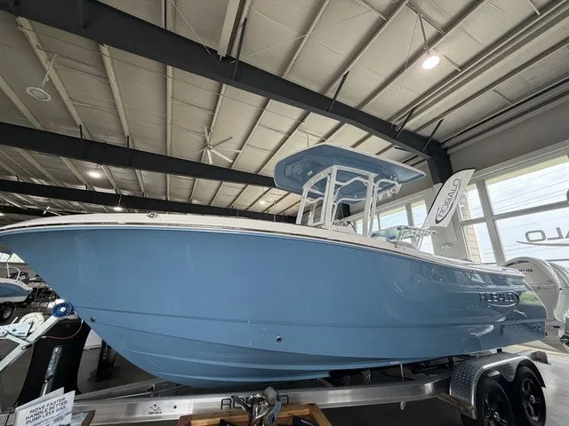 The Image of Robalo R232 Explorer 2026 - 1