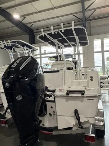 Slide: The Image of Robalo R202 Explorer 2026 - 2