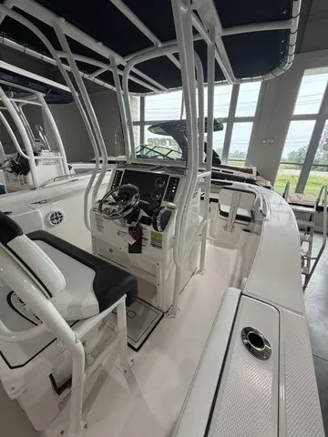 Slide: The Image of Robalo R202 Explorer 2026 - 13