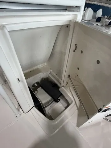Slide: The Image of Robalo R202 Explorer 2026 - 8