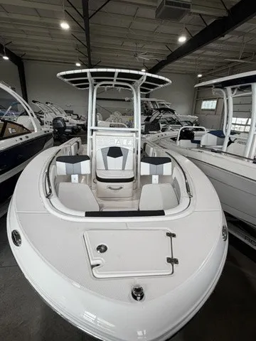 Slide: The Image of Robalo R202 Explorer 2026 - 3